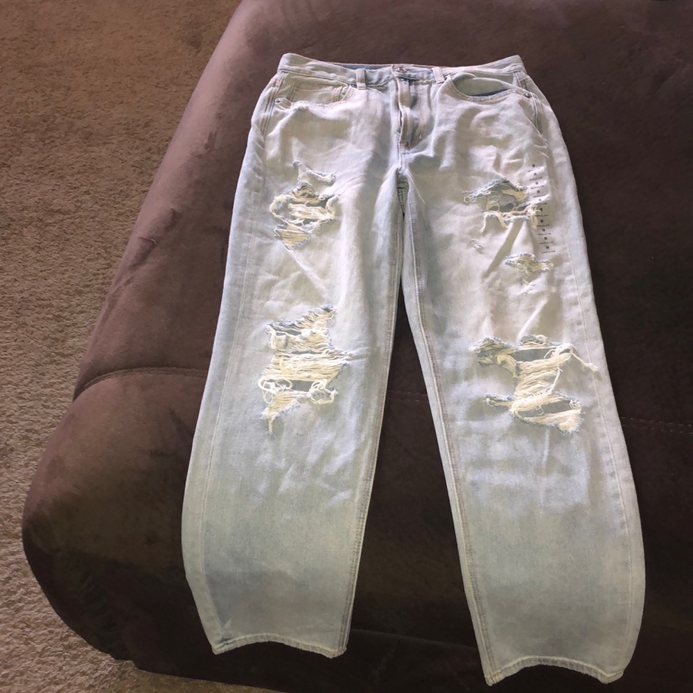 High waisted Light wash mom jean with holes